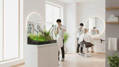 【導入事例】「また来たい」を創る。美容室の鏡越しに広がる、癒やしのアクアリウム